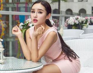 爱丝的冰雪女神，没圣光但美图照样炸裂！