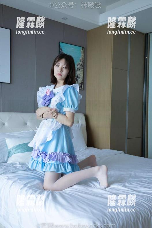 BoBoSocks袜啵啵-稚予 BoBoSocks袜啵啵 - 当稚予遇上两双人字拖:最新图集中的趣味混搭
