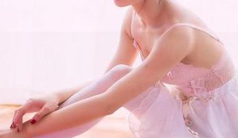 GIRLT果团网 – 在little贝壳喵的白色世界里，看高清图包就像在翻阅一本杂志。