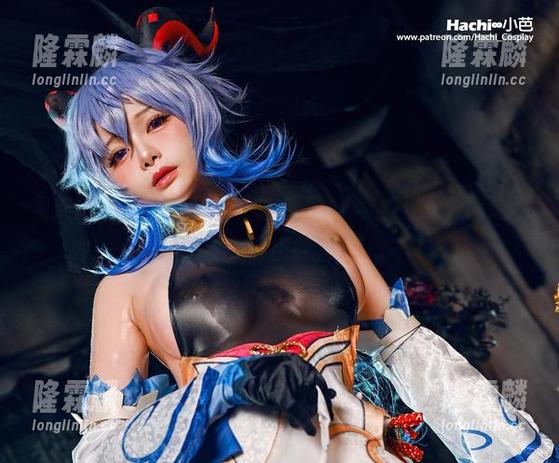 Hachi小芭 更新!Hachi小芭这次的刻晴写真,身姿优雅得让我一阵出神。