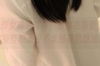 ROSI修女高清写真:看她在画面里,似乎有些和圣经不太搭调的想法。