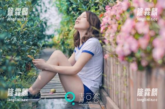TGOD推女神 - 看见潇同学的御姐套图，感觉好像闯入了一段不为人知的小巷子。
