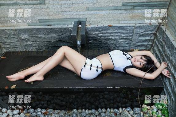 TuiGirl推女郎 - 王依萌的白衬衫私拍，让我一秒想当模特儿，虽然我只是个吃货