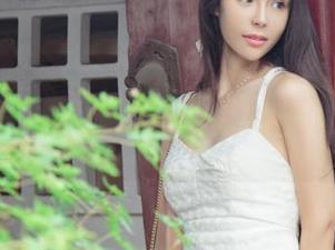 UGirls尤果网 – 无圣光下的李凌子,旗袍套图里的优雅与小俏皮。