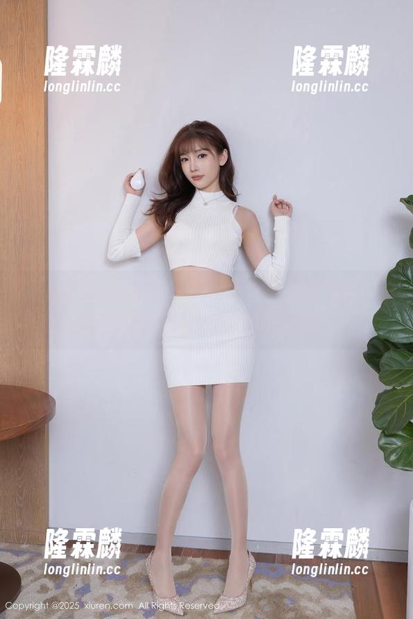 Xiuren秀人网-ALICE梁紫轩 Xiuren秀人网 - 东西大!原图变壁纸,ALICE梁紫轩的女友照可太漂亮了!