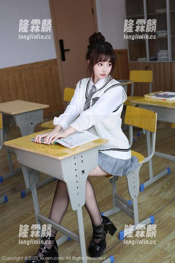 Xiuren秀人网 - 盘点MODEL伊若短裤里的小巧思，原图看得双眼发直…