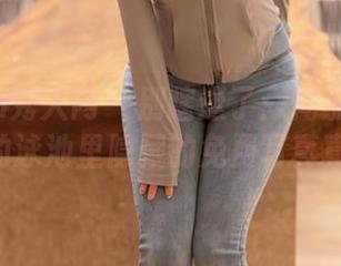 Xiuren秀人网 – 别瞎逛了：周慕汐fairy的泳池里隐藏的免费写真真相