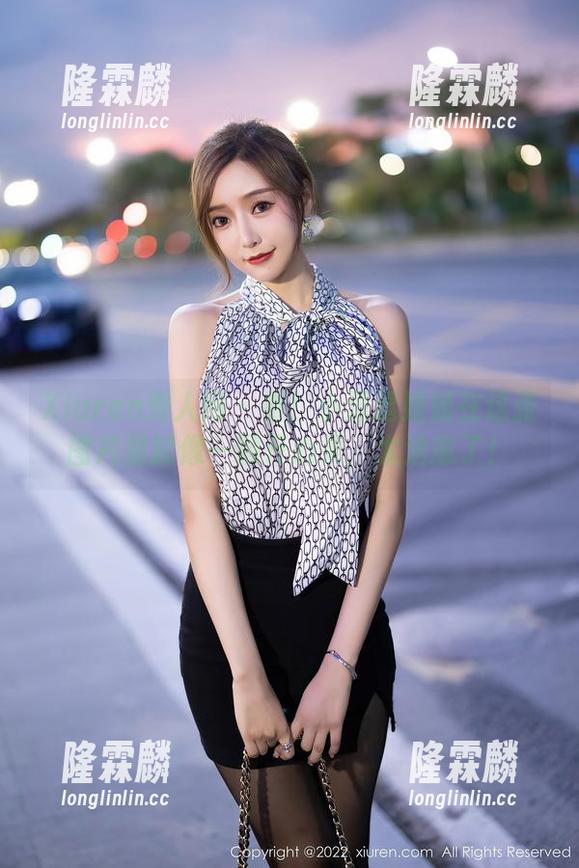 Xiuren秀人网-小逗逗 Xiuren秀人网 - 看!小逗逗姐姐在这张图片里就像一颗开心果,太治愈了!