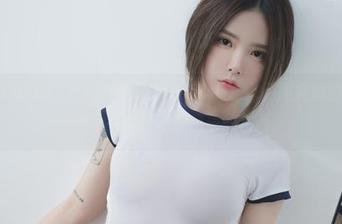 在线刷Yuka(유카)的PureMediaVOL，原图宛如窗口，隐约透出一些我不敢想象的东西。