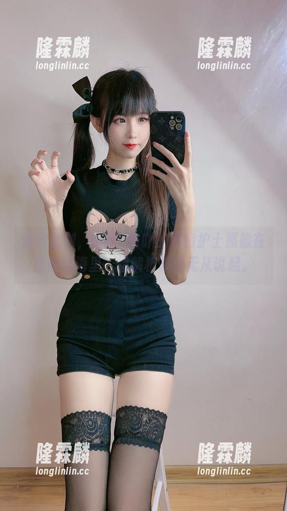 miko酱吖 此时此刻,miko酱吖的私房护士照躲在我的脑海里,想解析却又无从说起。