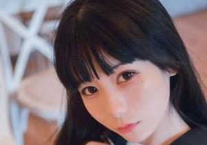 usejan蓝蓝的水手服作品,我居然想像她是在逃课?啦,想歪了点…