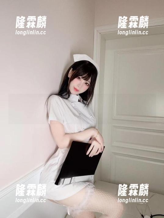 十万口草莓粥粥 微密圈 - 十万口草莓粥粥的白裙奇遇记——让这件白裙分享我的尴尬时刻吧!