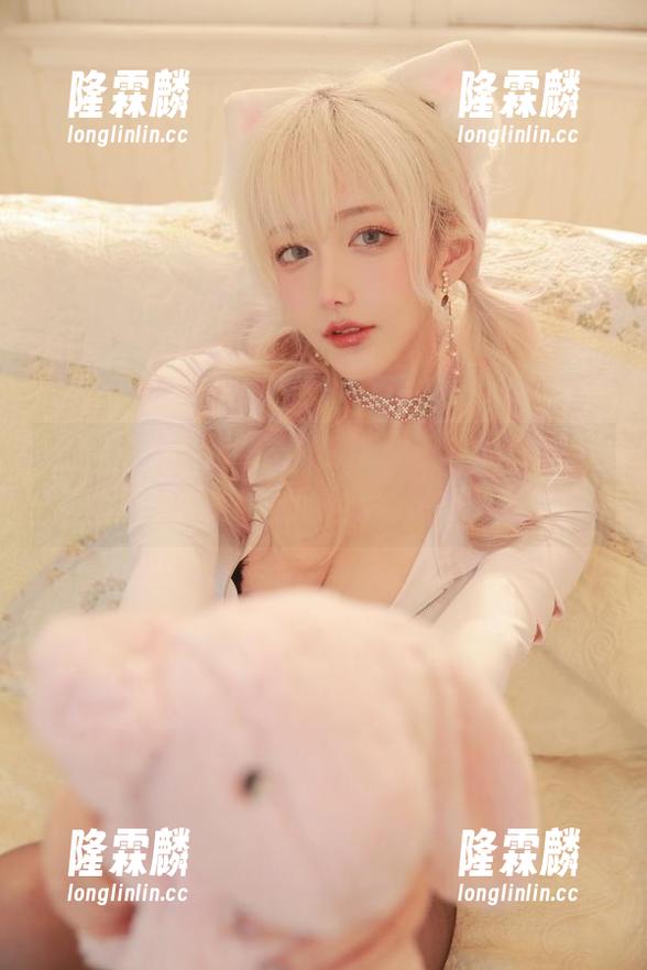 啾小妍Deer 不止是黑色,啾小妍Deer暗夜猫女图册中隐藏的色彩。