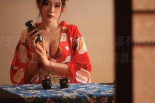 看了大梨子不是御姐私房泳装原图,忍不住想问:泳池边上有卖盖浇饭的吗?真饿…