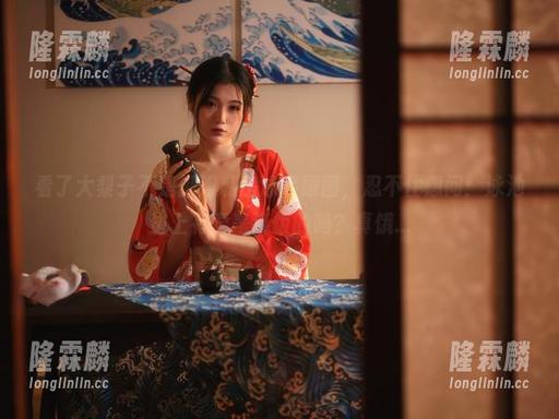 大梨子不是御姐 看了大梨子不是御姐私房泳装原图,忍不住想问:泳池边上有卖盖浇饭的吗?真饿...