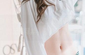 看，孙乐乐(손예은)又在私拍中强调“修女”的无限可能，资源不是问题！