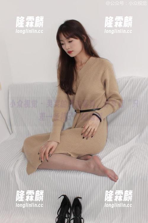 小众视觉-灵灵 小众视觉 - 灵灵的海边写真,分享着“只差一条裙子”的遗憾。