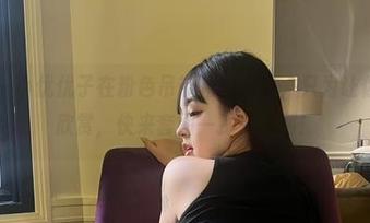 微密圈 – 小优优子在粉色吊带裙里倒立，只为让你能免费欣赏，快来套图一探究竟啊！
