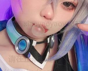 套图里的小瑶幺幺,蓝白条纹又带了一点不可捉摸的气息。