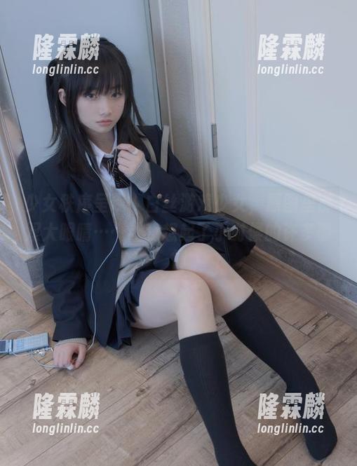少女秩序 少女秩序呈现:白丝游戏少女,原图里那双大眼睛……让我想起了小时候的许多事情