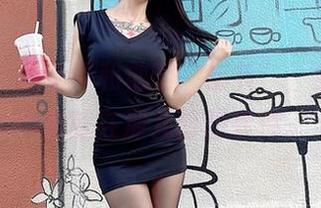 微密圈 – 张老师和他的“秘书”,免费写真中她就在那儿静静等待。