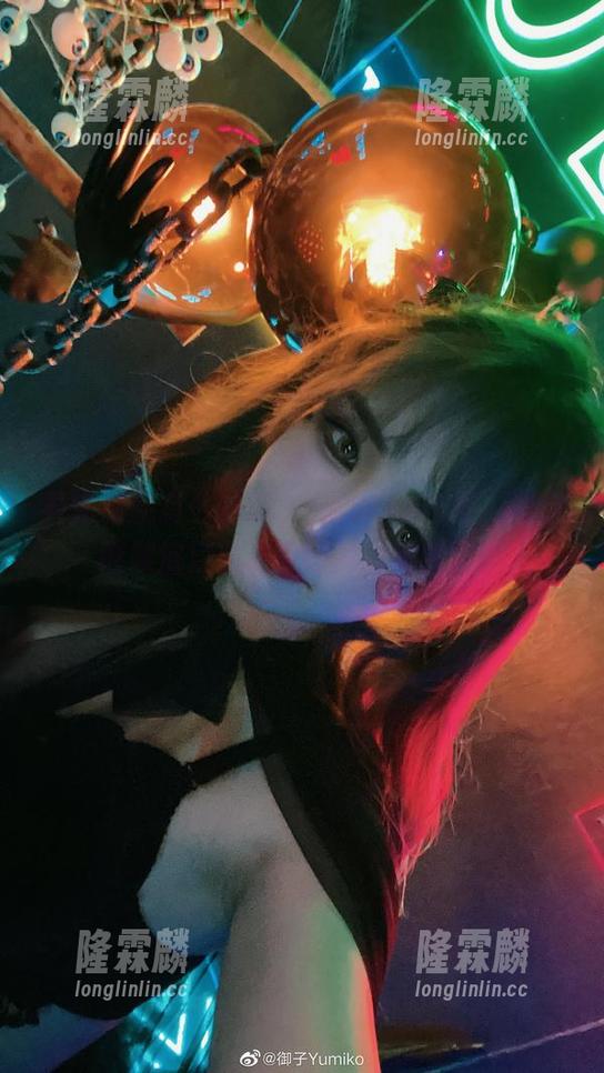 御子Yumiko 看完赫赫有名的御子Yumiko白裙,决定继续沉浸在这美图的迷雾中了。