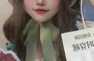 看!戚顾儿最新的校园原图,这一走路姿势有点意思,亮点在哪里呢?