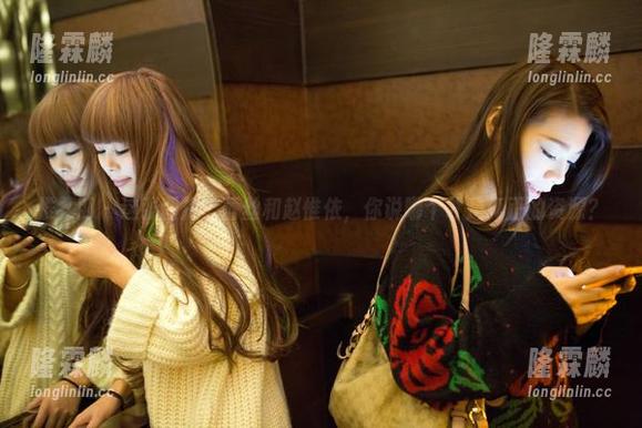 推女郎 - 这张图片，蕾丝和赵惟依，你说哪个才是真正的资源？