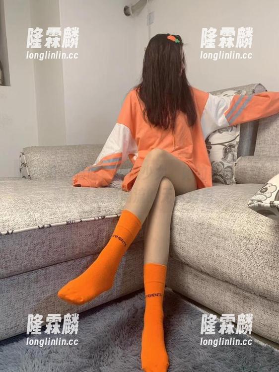 提袜少女 微密圈 - 呜哇,提袜少女,她的黑白图包激发了我对潮流的无尽猜想。
