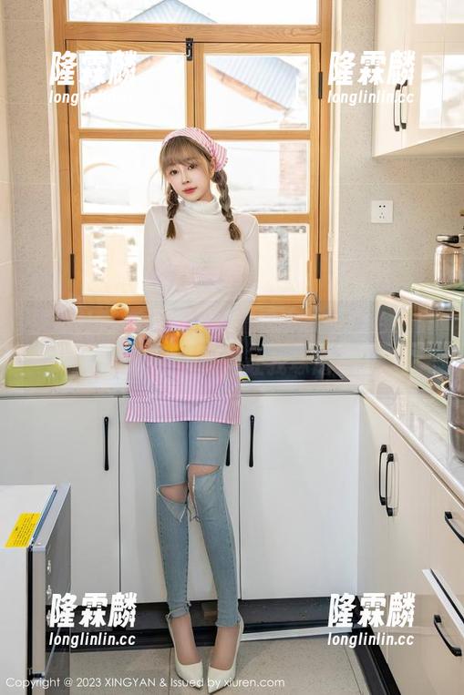 星颜社 - 李丽莎的高清写真，“白色”很干净，但她的姿势真让我琢磨不透啊。