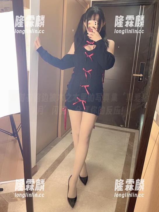 木之本果 随时在路边被木之本果的写真集‘真爱粉1月’闪到,分享你的反应!