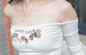 梦丝女神 – 香萱的美脚从小处着手,套图里藏着意想不到的喜悦。