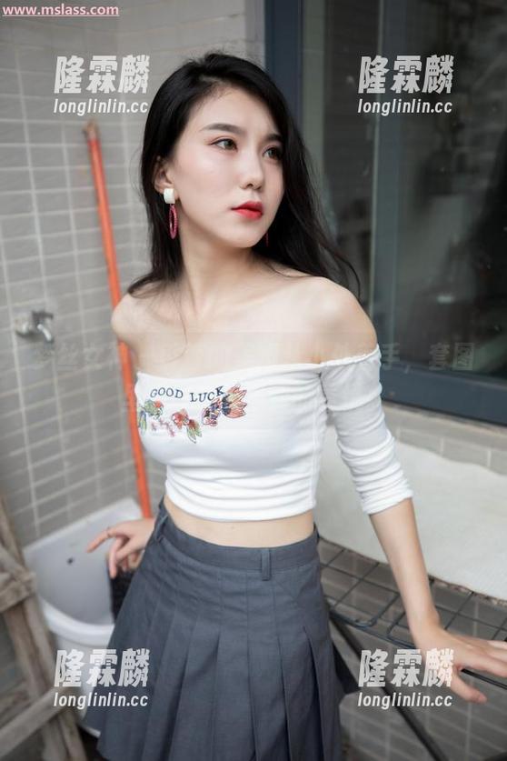梦丝女神 - 香萱的美脚从小处着手，套图里藏着意想不到的喜悦。