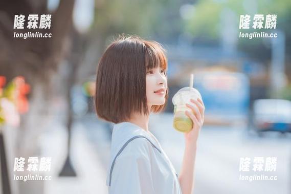 河豚抚子 一双高跟鞋,河豚抚子作品集里的奇葩。脚下的风景,带点不羁。