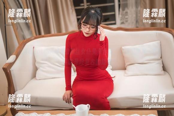 洛璃LoLiSAMA 感觉洛璃LoLiSAMA的黑丝女仆免费合集,让我想要写一首歌,可能是段复古的旋律?