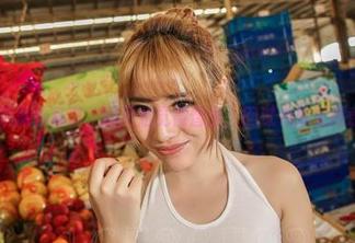 爱丝 – 欣杨黑丝写真，刚开始觉得普通，回过神却觉得意味深长。