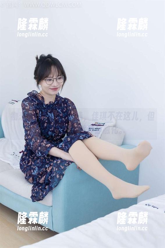 物恋传媒 - 制服精选，佳琪不在这儿，但她的气息依然静静融化。
