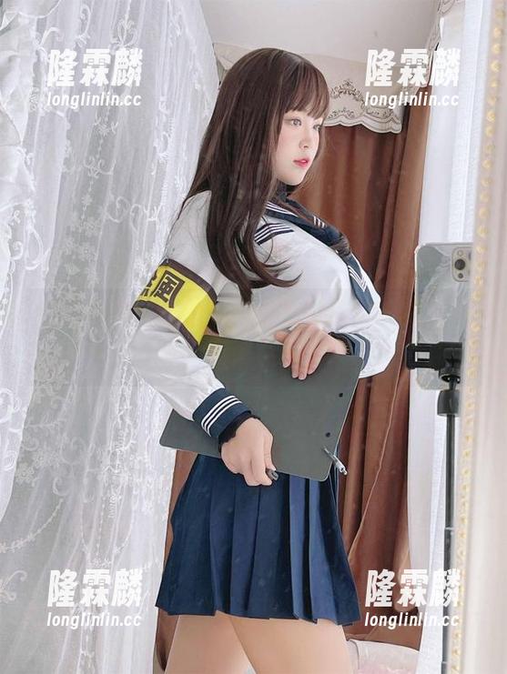 女王指挥官的随性与优雅，白烨烨的壁纸新理解。