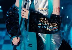 COS归COS,白莉爱吃巧克力的爱蜜莉雅分享了一点别样的慵懒