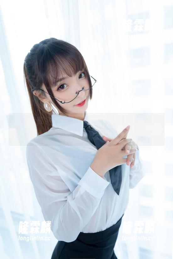 神楽坂真冬 神楽坂真冬在线——体操服下,藏着隐约的禁忌