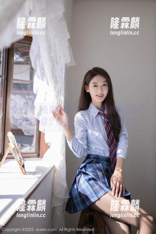 秀人网 - 免费图集：Carol周妍希把办公室拍得像个舞台，真不愧是个博主！