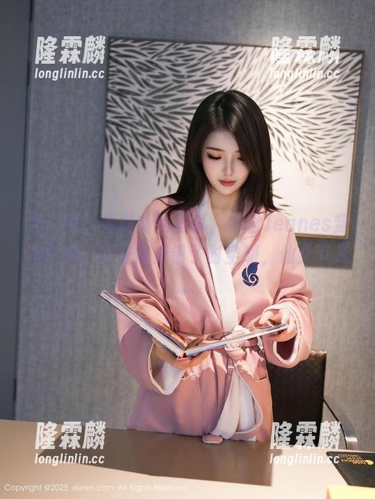秀人网 - 看最新的写真，卓君Jeanes穿着白裙，感觉像走错了时空啊，仙女下凡。