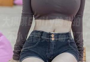 秀人网 – 大琪琪Emily的私拍“制服秀”,不小心被美图萌哭了!