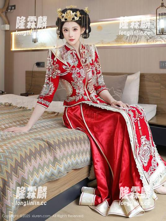 秀人网 - 在甜妮的吊带美图里，仿佛发现了新大陆！