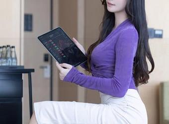 秀人网 – 无圣光下的章芃芃制服图集,光影游戏好久不见