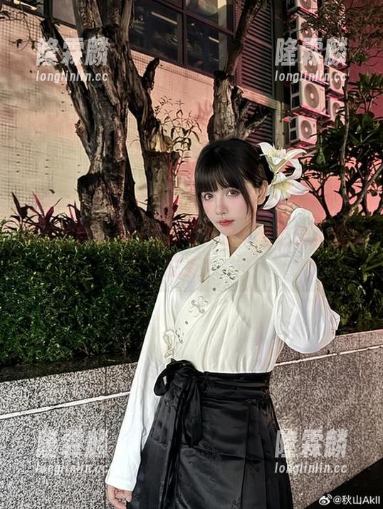 高清的秋山AkI妹妹写真集，注定让人流连忘返？