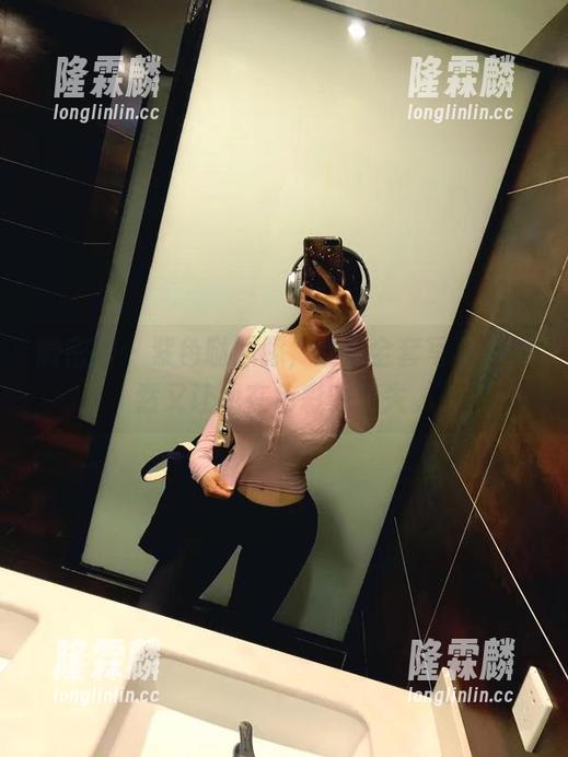 微密圈 - 紫色哒豚豚，红色全套写真，果然又让我在色彩中迷失。