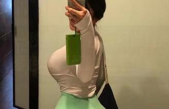 微密圈 – 一秒撕开”直播视频精选“的面纱，紫色哒豚豚的写真分享来了