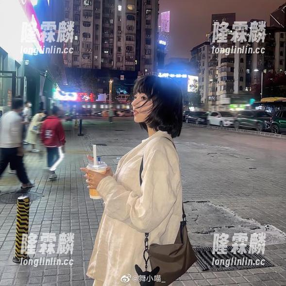 舞小喵 高清图册:舞小喵变身秘书,日常被老板“打call”的趣事!