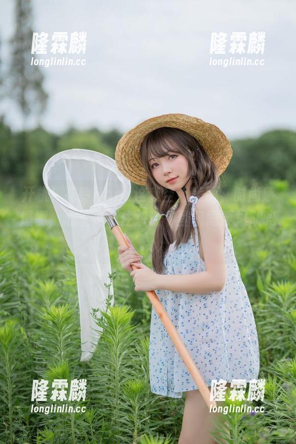 开机！花铃Hana这套空姐美图，时尚感爆棚，心里忍不住想说‘登机需要排队吗’。